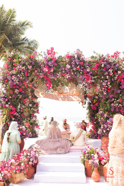 Mandap and Floral detail — Wedding decor — Radisson Blu